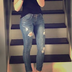Distressed skinny jean